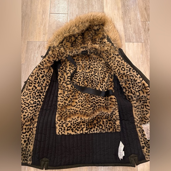 Stylish Zara Parka - Leopard Print Lining - Size S - Picture 3 of 3